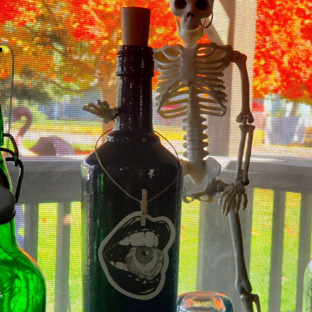 Textured Black Bottle, Red Bottle Lights, Hanging spooky sticker ~ Halloween 🖤